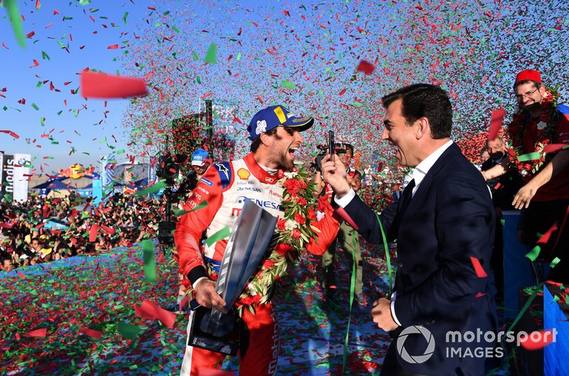 Podio: ganador de la carrera Jérôme d'Ambrosio, Mahindra Racing celebra