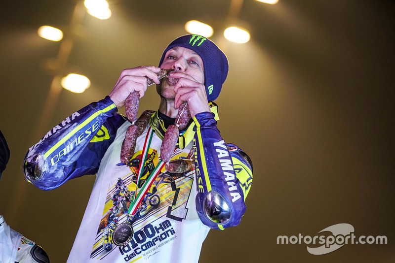 Valentino Rossi celebra su victoria