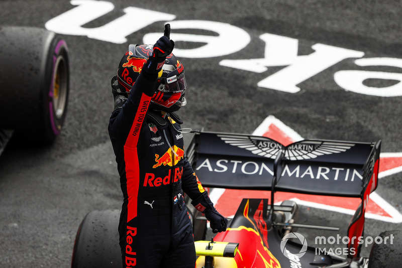 Verstappen viert de zege