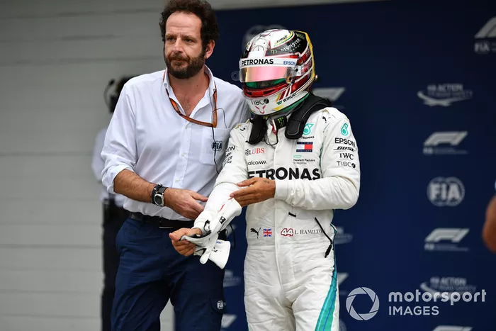 Ganador de la pole Lewis Hamilton, Mercedes-AMG F1 W09 EQ Power+ en Parc Ferme 