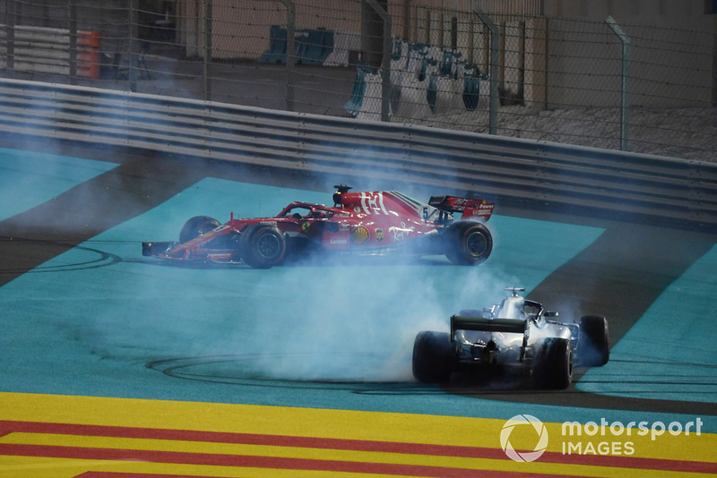 Lewis Hamilton, Mercedes-AMG F1 W09 y Sebastian Vettel, Ferrari SF71H hace donas al final de la carrera