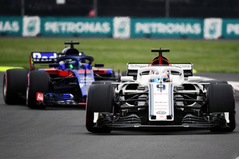 Marcus Ericsson, Sauber C37 et Brendon Hartley, Scuderia Toro Rosso STR13