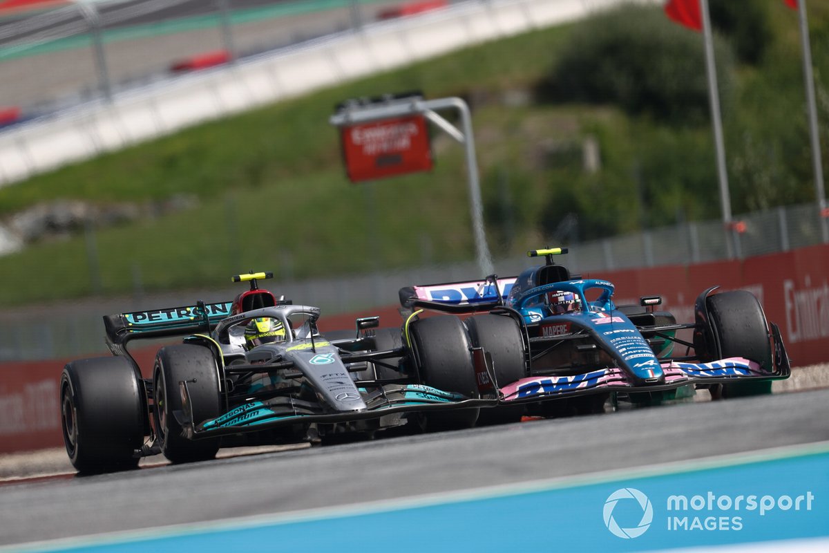 Lewis Hamilton, Mercedes W13, battles with Esteban Ocon, Alpine A522