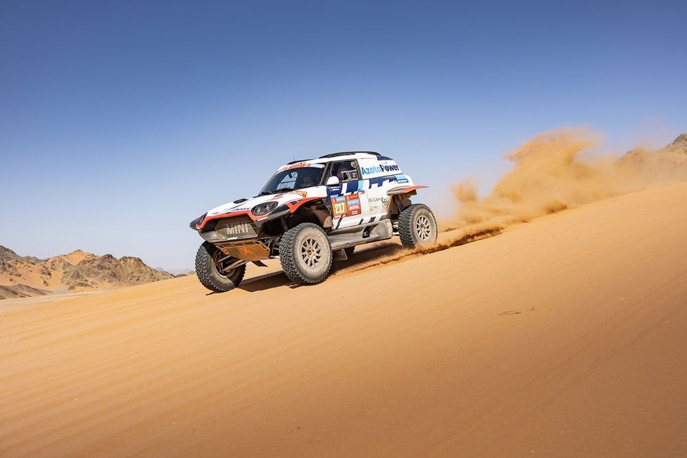 #217 X-raid Mini JCW Team Mini John Cooper Works Rally Plus: Krzysztof Hołowczyc, Łukasz Kurzeja