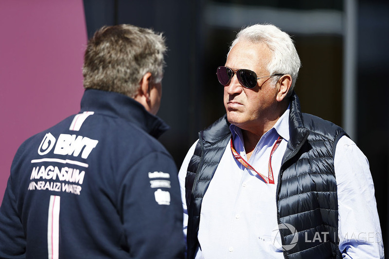 Lawrence Stroll habla con Otmar Szafnauer, COO de Force India