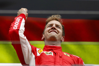 Podyum: Yarış galibi Sebastian Vettel, Ferrari