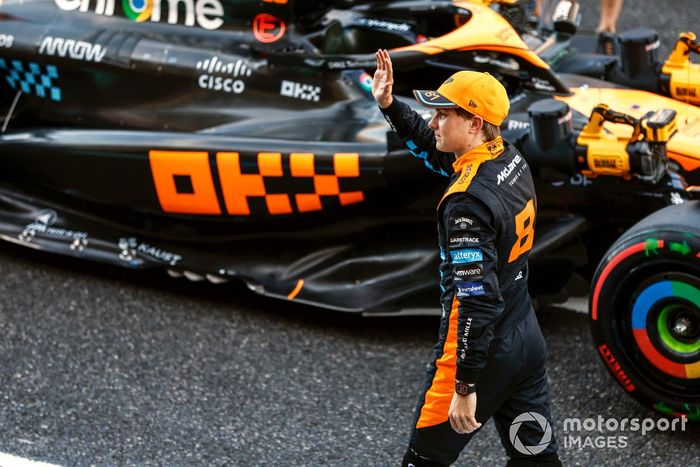 Oscar Piastri, McLaren, celebra tras la clasificación
