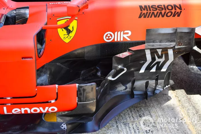 Ferrari SF90 piso delantero