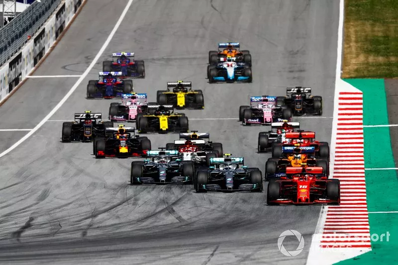 Arrancada Charles Leclerc, Ferrari SF90, Valtteri Bottas, Mercedes AMG W10, Lewis Hamilton, Mercedes AMG F1 W10 y Lando Norris, McLaren MCL34
