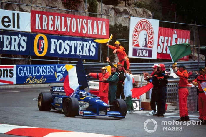 Ganador de la carrera Olivier Panis, Ligier JS43
