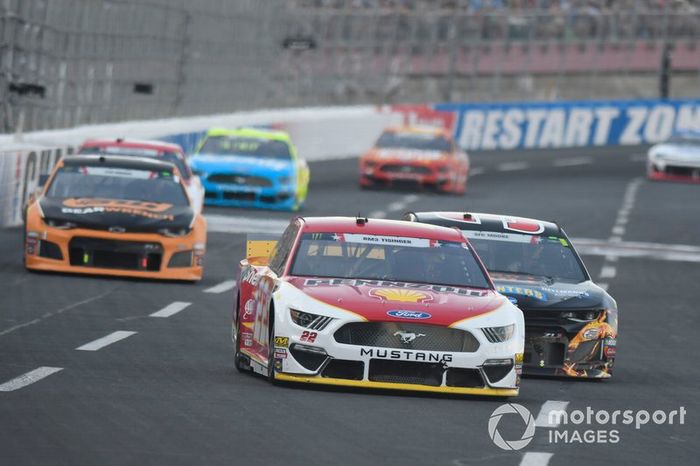 Joey Logano, Team Penske, Ford Mustang Shell Pennzoil,  Chris Buescher, JTG Daugherty Racing, Chevrolet Camaro Kroger Thrill of the Grill