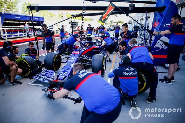 Toro Rosso pit stop practice