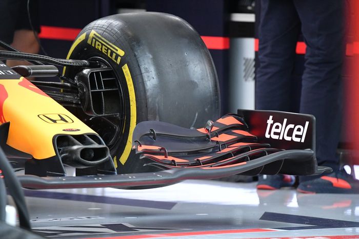 A Red Bull manteve a maior entrada do duto do freio dianteiro introduzida na Hungria, enquanto a seção central do flap superior parece ter sido ligeiramente reduzida em altura para acomodar a asa traseira para melhor downforce.
