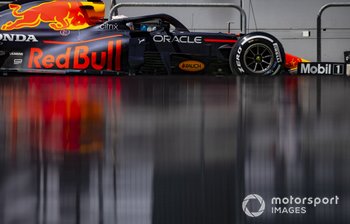 Verstappen volt a leggyorsabb a harmadik szabadedzésen a két Mercedes előtt