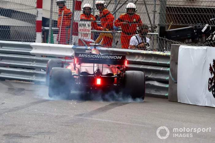 Charles Leclerc, Ferrari SF21, choca al final de la clasificación