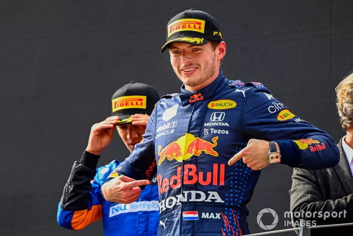 Podio: ganador Max Verstappen, Red Bull Racing  