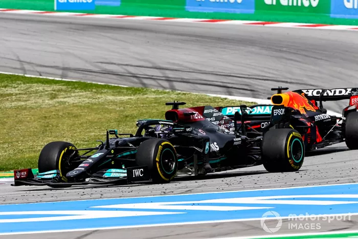 Lewis Hamilton, Mercedes W12, Max Verstappen, Red Bull Racing RB16B 