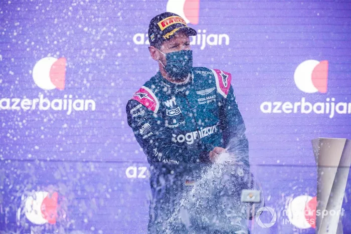 Podio: segundo lugar Sebastian Vettel, Aston Martin