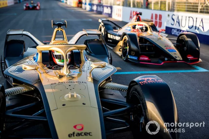 Antonio Felix da Costa, DS Techeetah, DS E-Tense FE20 davanti a Jean-Eric Vergne, DS Techeetah, DS E-Tense FE20 sulla griglia