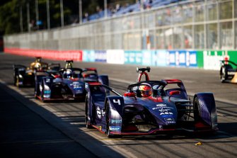 Robin Frijns, Envision Virgin Racing, Audi e-tron FE05, practices a start in front of Sam Bird, Envision Virgin Racing, Audi e-tron FE05