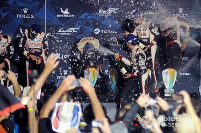 Podio: #8 Toyota Gazoo Racing Toyota TS050: Sébastien Buemi, Kazuki Nakajima, Fernando Alonso