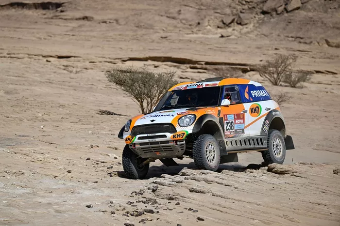 #238 X-Raid Mini John Cooper Works Rally Mini: Laia Sanz, Maurizio Gerini