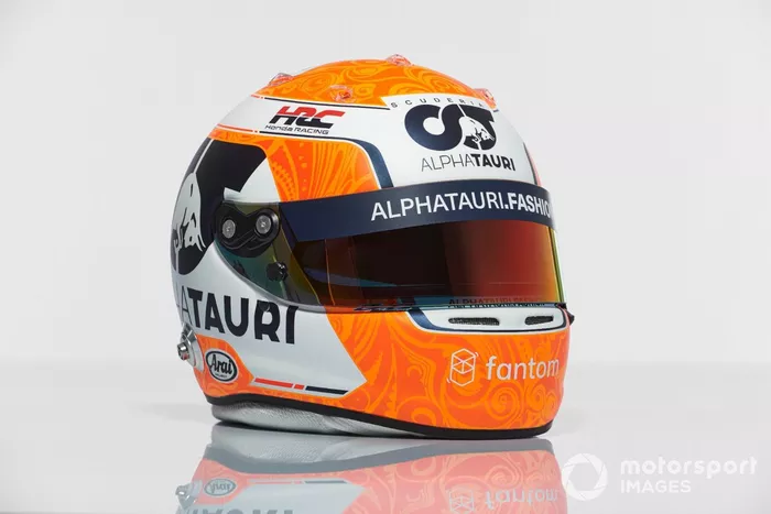 El casco de Yuki Tsunoda para la F1 2022.