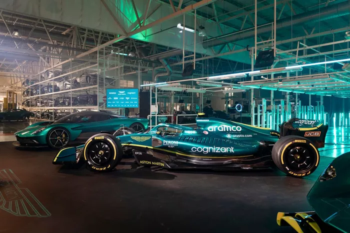 Presentación Aston Martin Racing AMR22