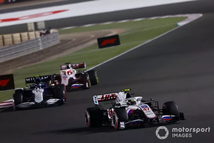Mick Schumacher, Haas VF-21, Nicholas Latifi, Williams FW43B, y Nikita Mazepin, Haas VF-21