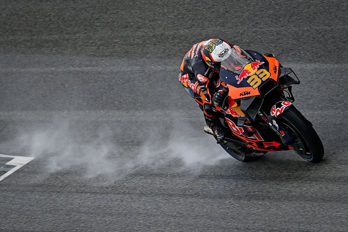 18º Brad Binder, Red Bull KTM Factory Racing (1'59.016)