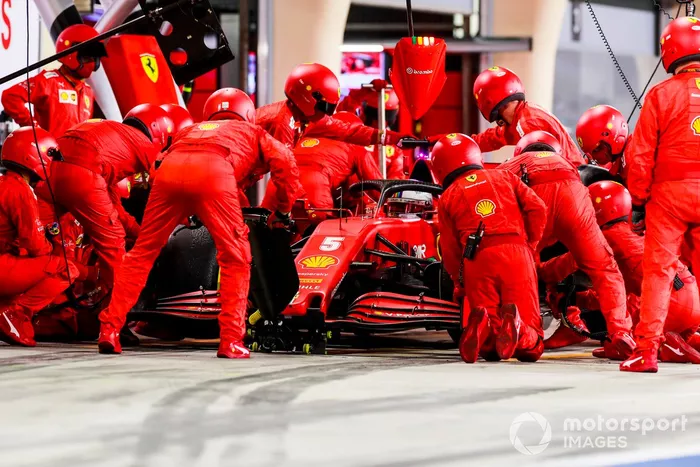 Sebastian Vettel, Ferrari SF1000, pitstop