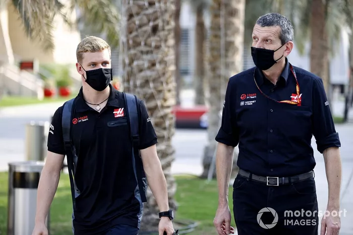 Guenther Steiner, Team Principal, Haas F1 y Mick Schumacher