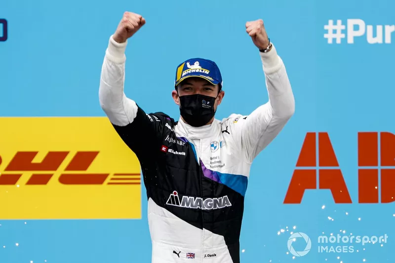 Ganador Jake Dennis, BMW i Andretti Motorsport, BMW iFE.21 celebra