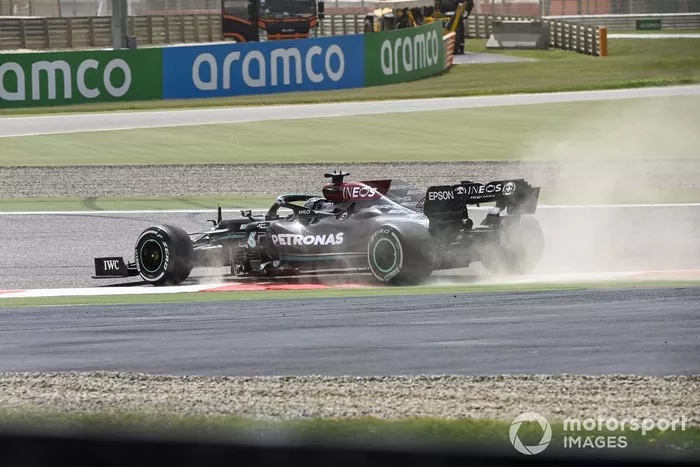 Lewis Hamilton, Mercedes W12, se sale