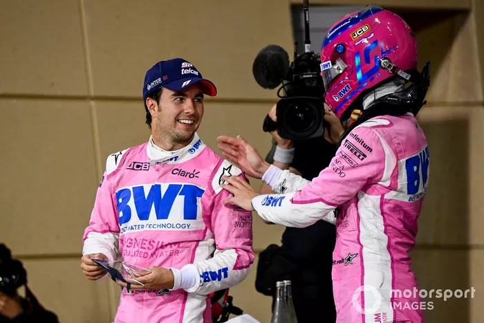 Sergio Pérez, Racing Point, 1ª posición, y Lance Stroll, Racing Point, 3ª posición, celebran en Parc Ferme