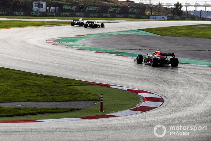 George Russell, Williams FW43, Antonio Giovinazzi, Alfa Romeo Racing C39, y Alex Albon, Red Bull Racing RB16