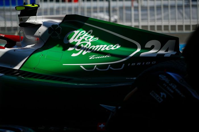 Car of Zhou Guanyu, Alfa Romeo C42