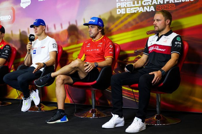 Mick Schumacher, Haas F1, Fernando Alonso, Alpine F1 Team, Valtteri Bottas, Alfa Romeo F1 Team