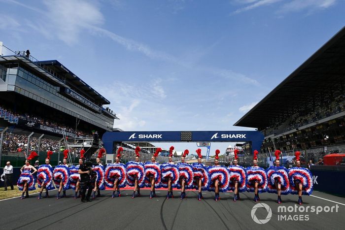 Atmósfera en parrilla previa a la carrera