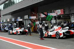 #8 Toyota Gazoo Racing, Toyota TS050 Hybrid: Anthony Davidson, Sébastien Buemi, Kazuki Nakajima; #9