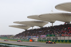 Даніель Ріккардо, Red Bull Racing RB13, Кімі Райкконен, Себастьян Феттель, Ferrari SF70H