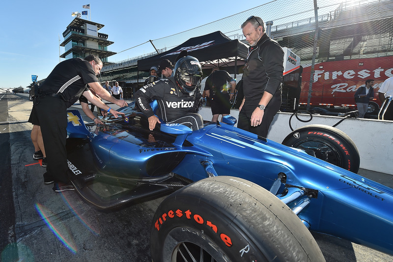 Хуан-Пабло Монтойя випробовує машину IndyCar 2018 року із двигуном Chevrolet