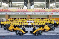 Jolyon Palmer, Renault Sport F1 Team con Kevin Magnussen, Renault Sport F1 Team en una fotografía de
