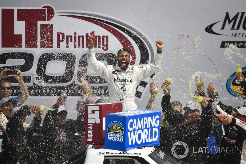 Race winner Darrell Wallace Jr., MDM Motorsports Chevrolet