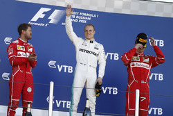 Podium : le vainqueur Valtteri Bottas, Mercedes AMG F1, le deuxième, Sebastian Vettel, Ferrari, le troisième, kimi Raikkonen, Ferrari