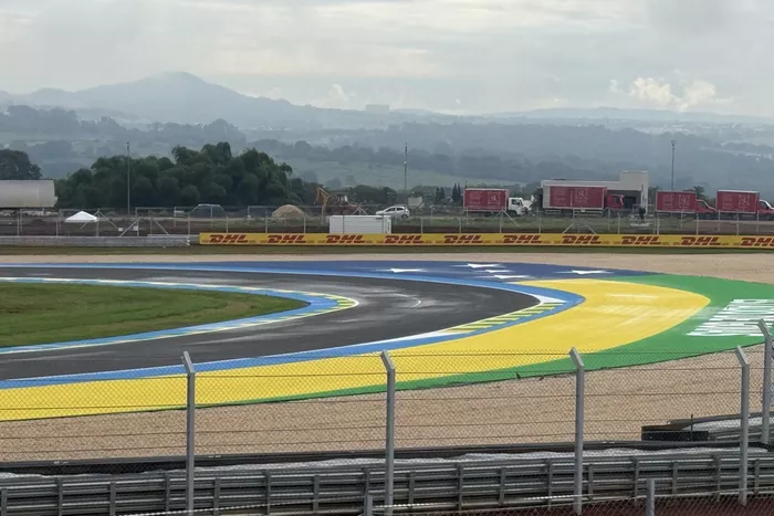 Personal encargado de la limpieza del circuito brasileño