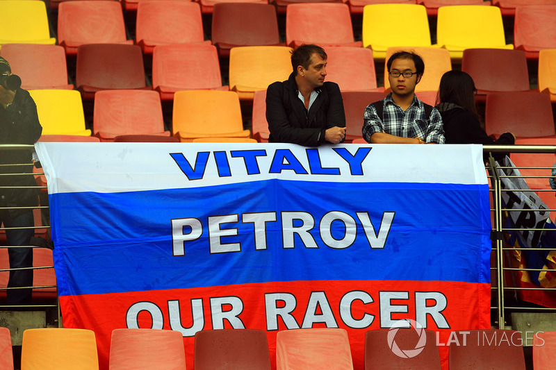 Vitaly Petrov, Caterham Fans