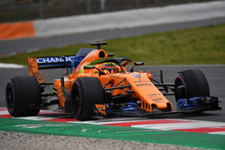 Stoffel Vandoorne, McLaren MCL33, halo'da aero boyası ile