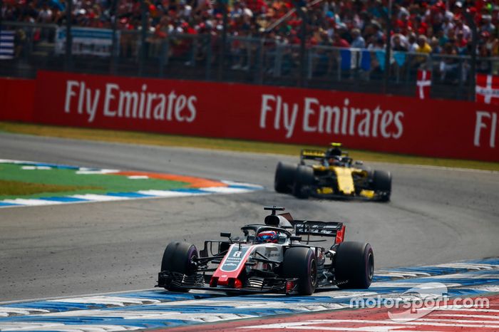 Romain Grosjean, Haas F1 Team VF-18, Carlos Sainz Jr., Renault Sport F1 Team R.S. 18