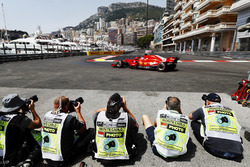 I fotografi fotografano Sebastian Vettel, Ferrari SF71H